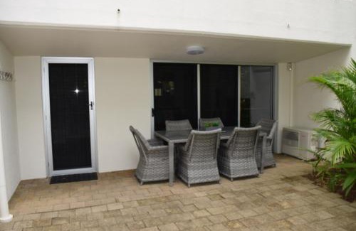 Moffat Beach Apartment | Raintrees Moffat Beach