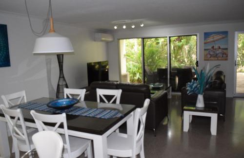 Moffat Beach Apartment | Raintrees Moffat Beach