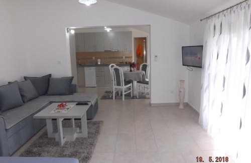 Radanovici Apartment | Raj