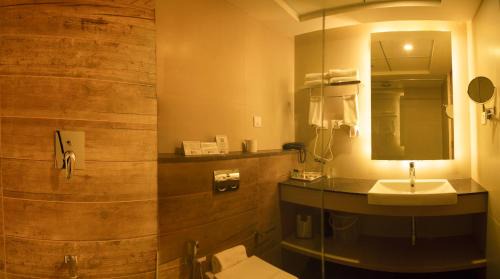 Muvattupuzha Hotel | Raj Riveria Hotel