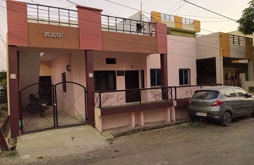Ujjain House | Rajtaru Home Stay - Stay at the posh and peace full place of the city.