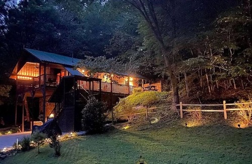 Gatlinburg - Pigeon Forge Cabin | Rally Point | 3 Bed, 2 Bath