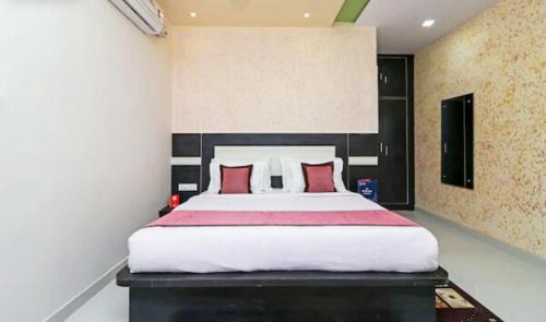 Taj Ganj Bed & Breakfast | Rama HS