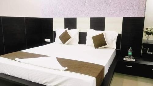 Taj Ganj Bed & Breakfast | Rama HS