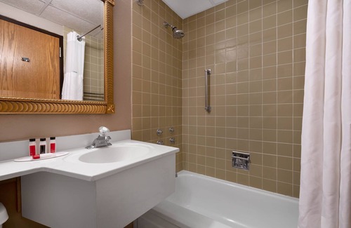 Albert Lea Hotel | Ramada by Wyndham Albert Lea