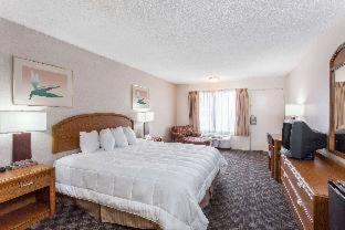Anaheim Resort Hotel | Ramada by Wyndham Anaheim Convention Center