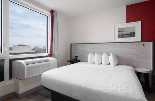 Midwood Hotel | Ramada By Wyndham Brooklyn Near Flatbush