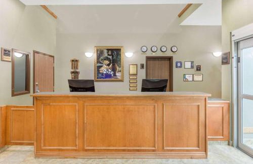 Clairmont Hotel | Ramada by Wyndham Clairmont/Grande Prairie