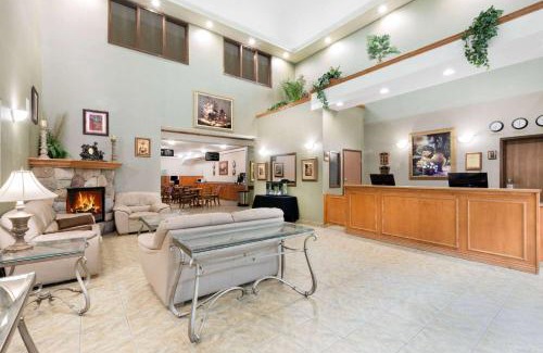 Clairmont Hotel | Ramada by Wyndham Clairmont/Grande Prairie