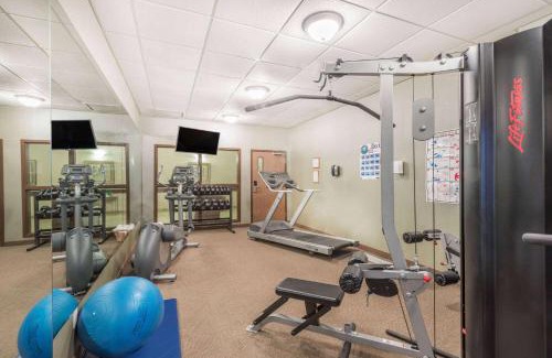 Clairmont Hotel | Ramada by Wyndham Clairmont/Grande Prairie