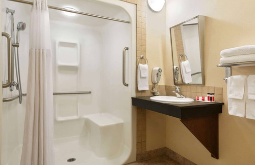 Drayton Valley Hotel | Ramada by Wyndham Drayton Valley