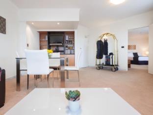 Griffith Hotel | Ramada by Wyndham Diplomat Canberra