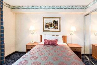 Kent Hotel | Ramada by Wyndham Kent Seattle Area