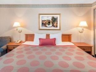 Kent Hotel | Ramada by Wyndham Kent Seattle Area