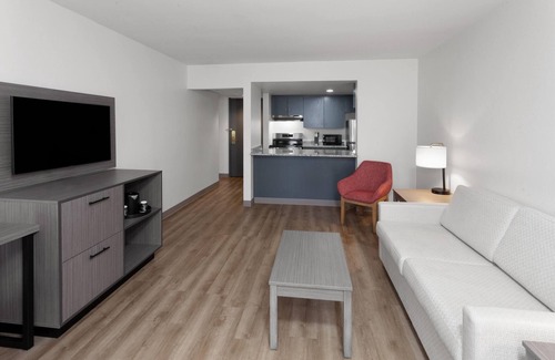 Marquette Hotel | Ramada by Wyndham Milwaukee