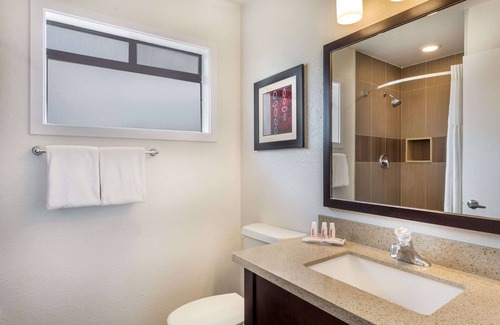 North Fremont Street Hotel | Ramada by Wyndham Monterey
