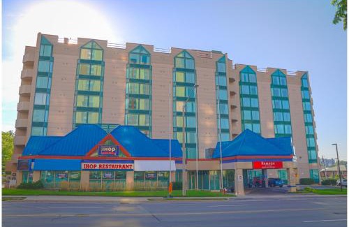 Fallsview Hotel | Ramada by Wyndham Niagara Falls/Fallsview