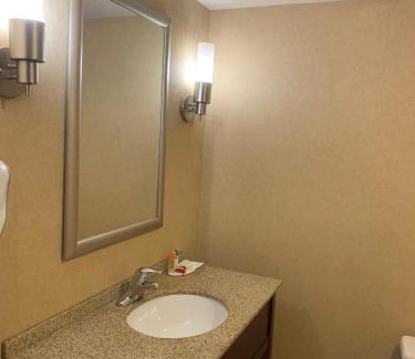 Fallsview Hotel | Ramada by Wyndham Niagara Falls/Fallsview