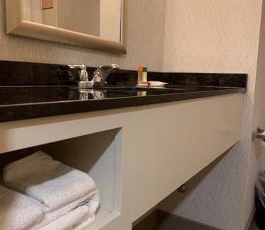 Fallsview Hotel | Ramada by Wyndham Niagara Falls/Fallsview