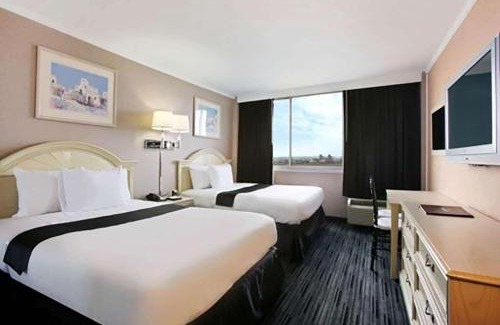 North Bergen Hotel | Ramada by Wyndham North Bergen