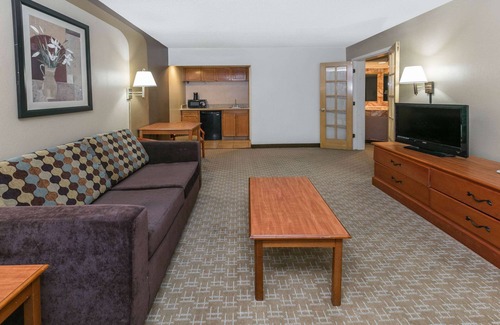Odessa Hotel | Ramada by Wyndham Odessa Near University of Texas Permian