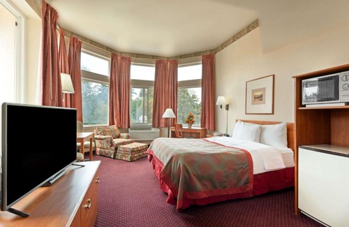 Tukwila Hotel | Ramada by Wyndham SeaTac Airport North