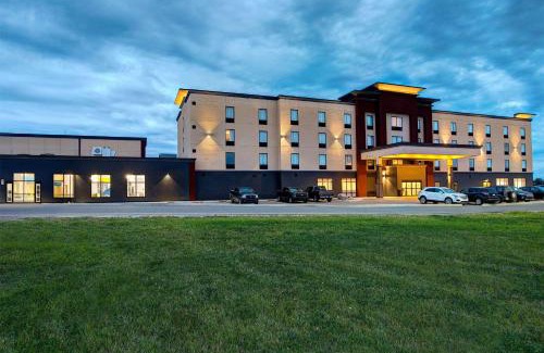 St. Paul Hotel | Ramada by Wyndham St Paul AB