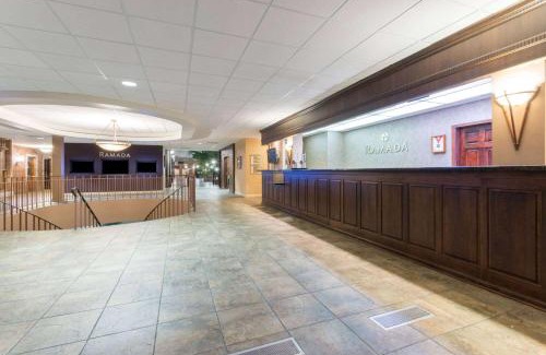 Downtown Hotel | Ramada by Wyndham Topeka Downtown Hotel & Convention Center