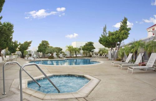 Torrance Hotel | Ramada by Wyndham Torrance