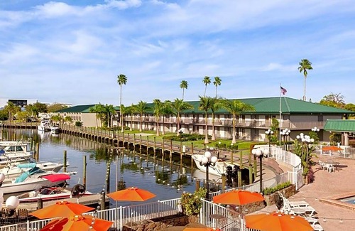 Whitfield Hotel | Ramada by Wyndham Sarasota Waterfront
