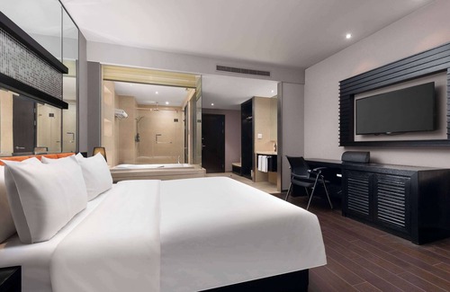 Jingkou District Hotel | Ramada by Wyndham Zhenjiang Dagang New District
