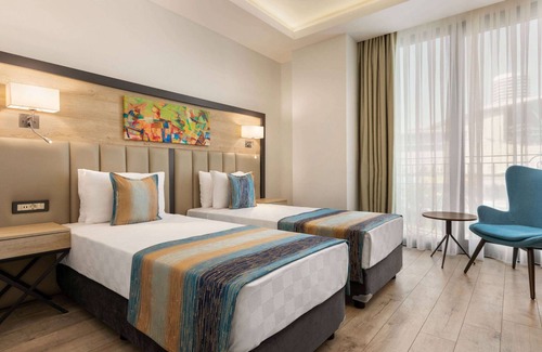 Kucukcekmece Hotel | Ramada Encore By Wyndham Istanbul Basin Express