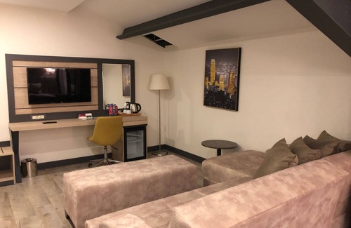 Kucukcekmece Hotel | Ramada Encore By Wyndham Istanbul Basin Express