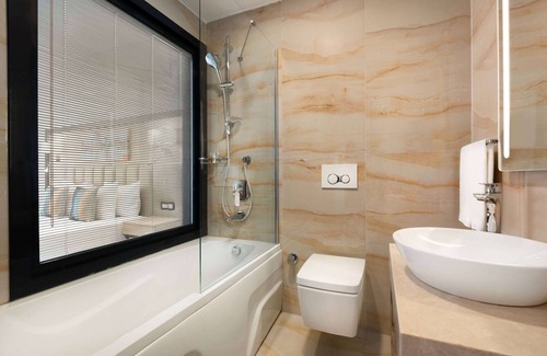 Kucukcekmece Hotel | Ramada Encore By Wyndham Istanbul Basin Express