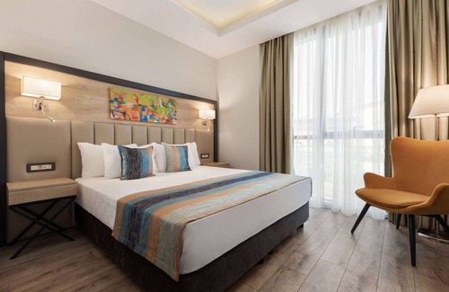 Kucukcekmece Hotel | Ramada Encore By Wyndham Istanbul Basin Express