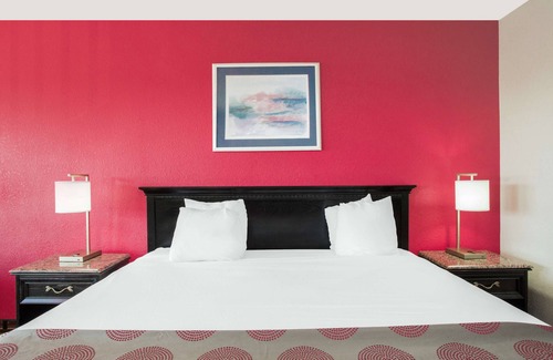 Edgewood Hotel | Ramada Hotel & Conference Center by Wyndham Edgewood