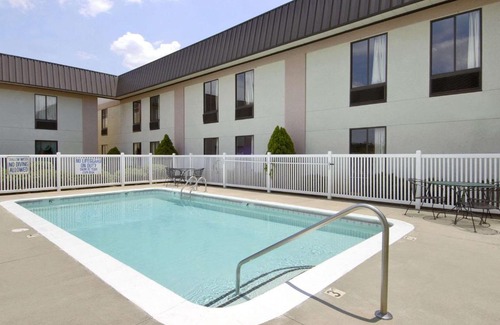 St. Andrews Hotel | Ramada Limited - Columbia