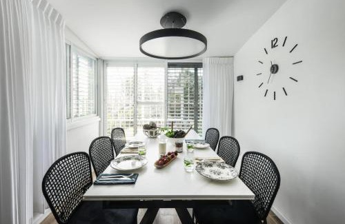 Ramat Hasharon Apartment | Ramat Hasharon Chic Peaceful Stay by Sea N' Rent