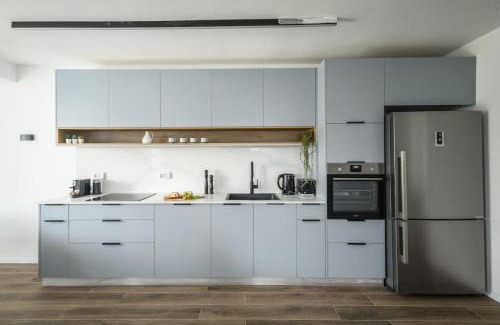 Ramat Hasharon Apartment | Ramat Hasharon Chic Peaceful Stay by Sea N' Rent