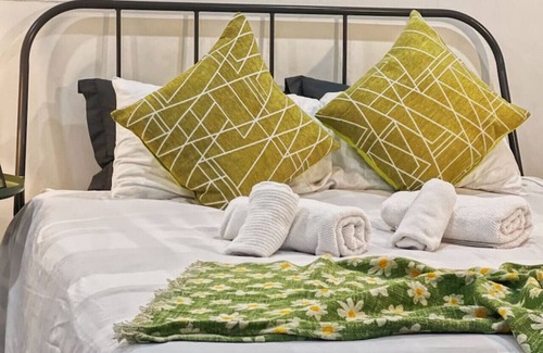 Graduate Hospital Apartment | Ramblei near Rittenhouse Sq | Studio w/Backyard-1R