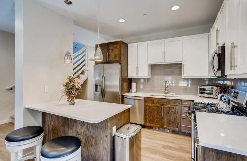 Georgetown House | Rambler's Retreat Sleeps 8 Lakefront View