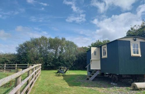 Bude Cabin | Ramblers Rest 2 miles from beach,rural setting Bude Cornwall