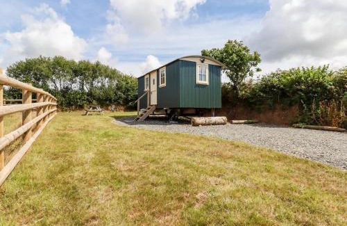 Bude Cabin | Ramblers Rest 2 miles from beach,rural setting Bude Cornwall