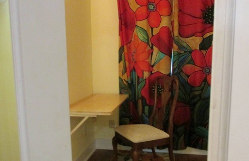 Clinton Apartment | Rambling Rose Island Getaway