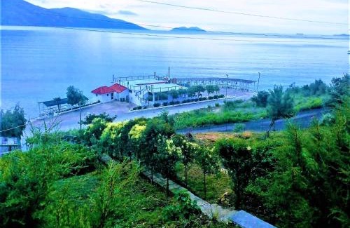 Radhime House | Ramo's Cozy Beachside Haven with Panoramic Views - 4th