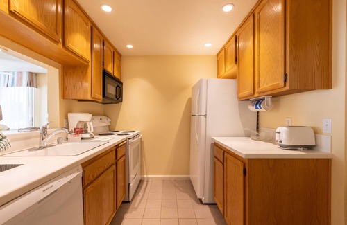 San Diego Country Estates Hotel | Ramona Country Living! 4 Relaxing Units w/Pool Access & Full Kitchen!