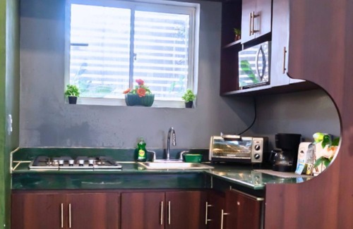 Leon Apartment | Ramos Studio - All you need in León: Relax with AC, WiFi &Hot Water +Garage
