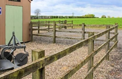 Old Bolingbroke Cottage | RAMSDEN HALL, character holiday cottage, with a garden in Spilsby