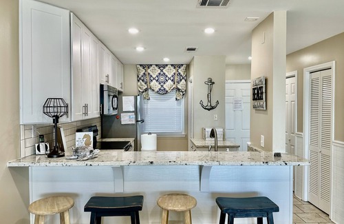 Sunnyside Condo | Ramsgate Harbour #20, Sleeps 6, Two Balconies, Pool, West End Of PCB,Renovated