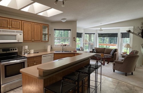 Kootenay Boundary House | Ranch Guesthouse - CALL FOR AVAILABILITY